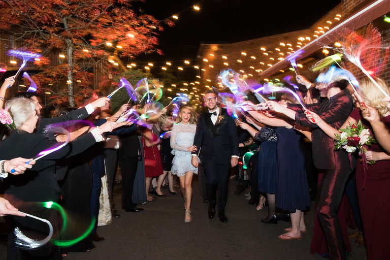 The BEST gettaway dress you could ever imagine, plus look at those legs!!! VAVOOM!